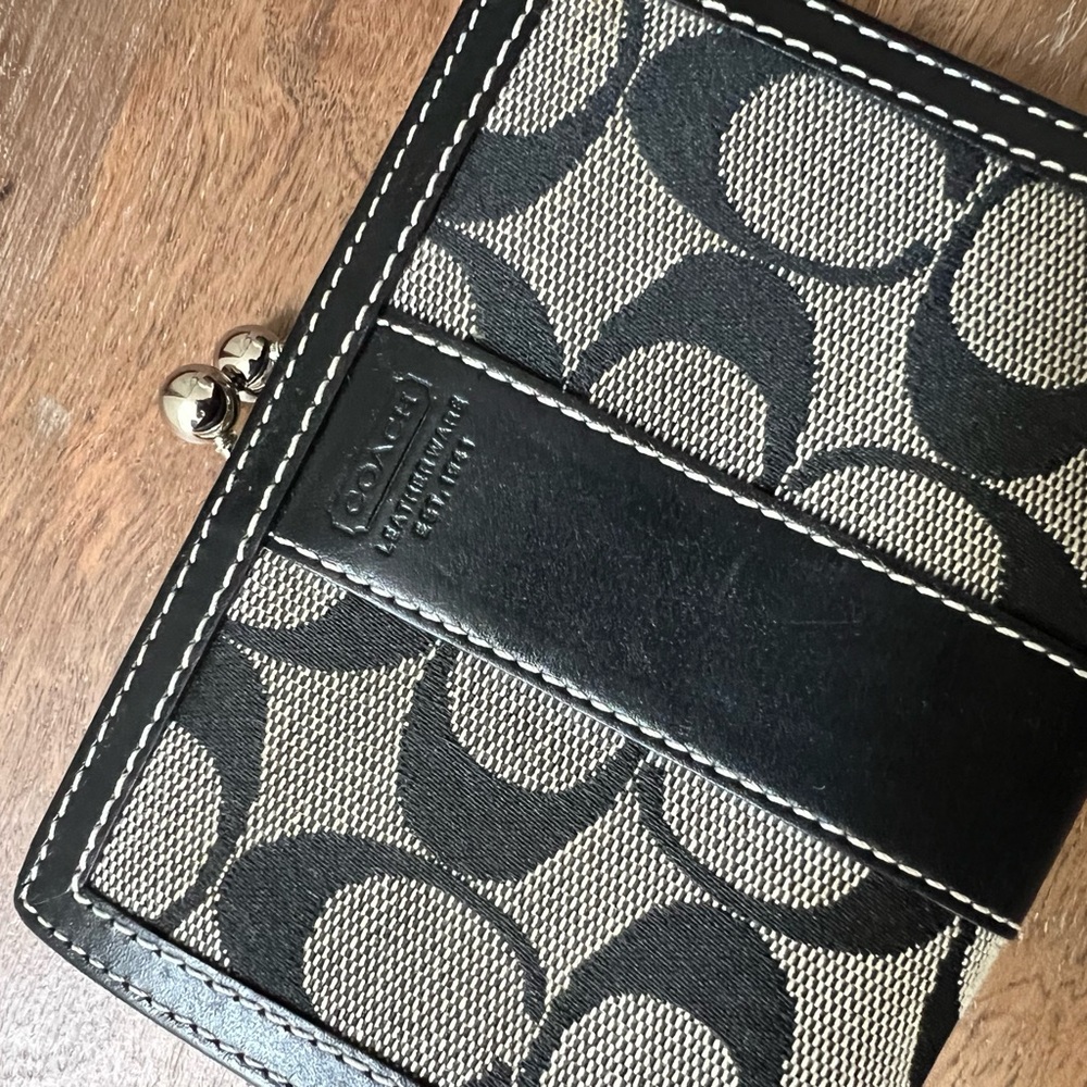 COACH Wallet - Picture 7 of 7